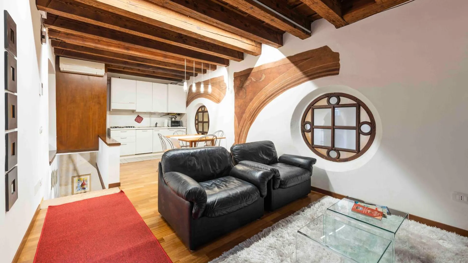 Leoncino 9 City Apartment Verona Italy